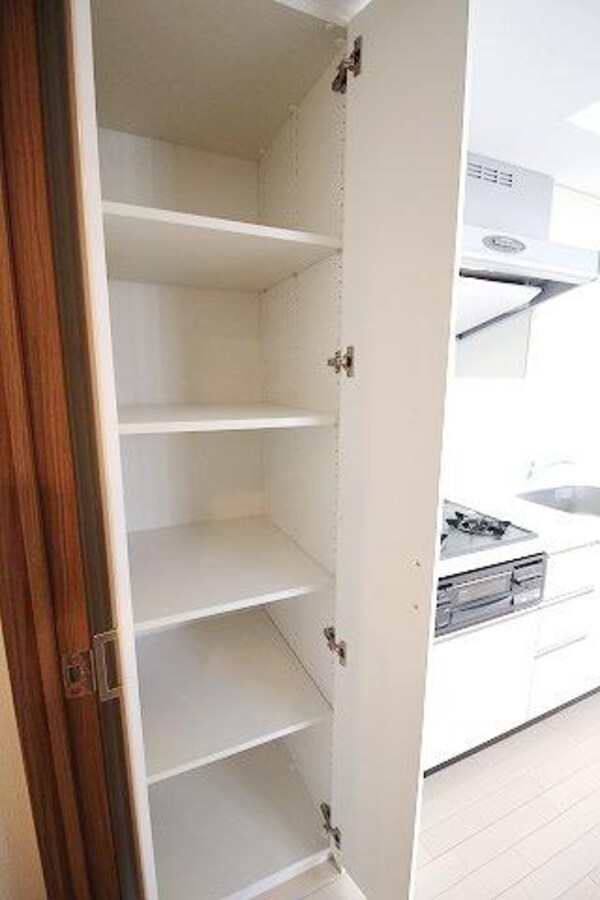 収納(★キッチン横の収納です★)