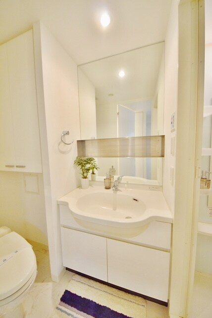 物件内観写真5　(★大きな鏡の洗面台です★)