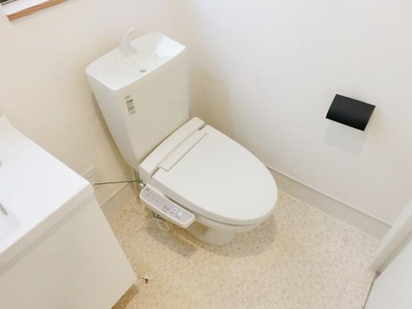 トイレ(★窓のある明るいトイレです★)