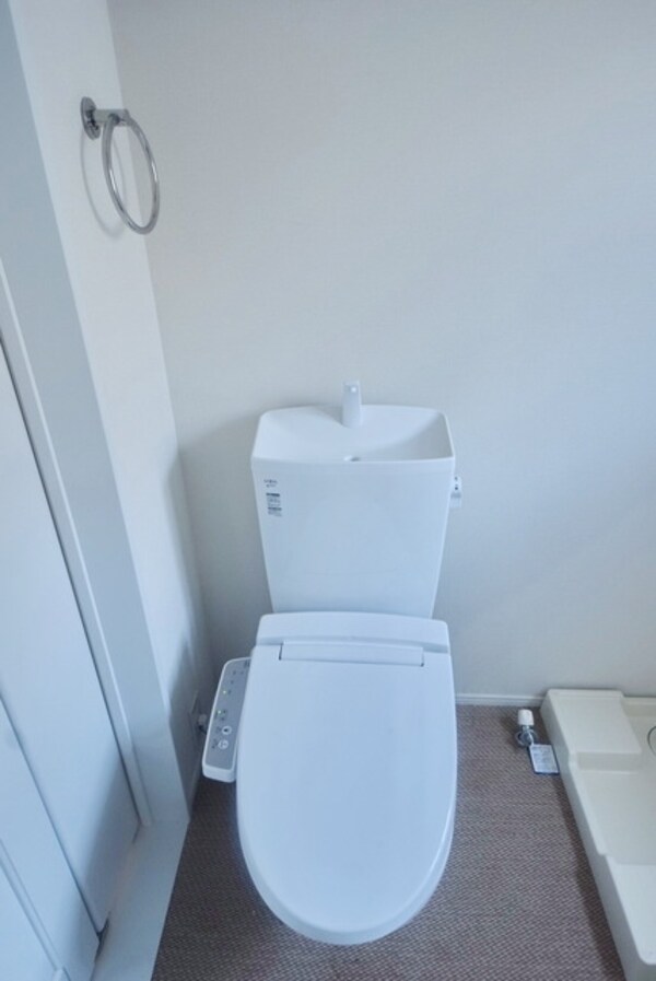 トイレ(★温水洗浄暖房便座付きのトイレです★)