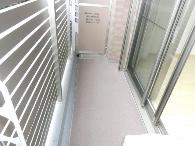 バルコニー(★南西向きで日当たりの良いバルコニースペースです★)