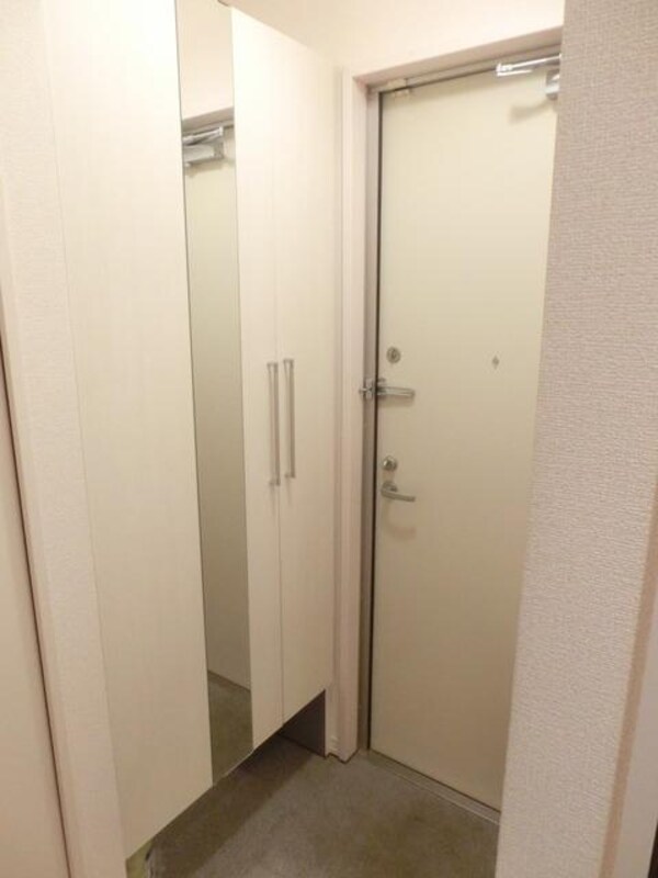 玄関(シューズＢＯＸ完備☆奥行も有ります)