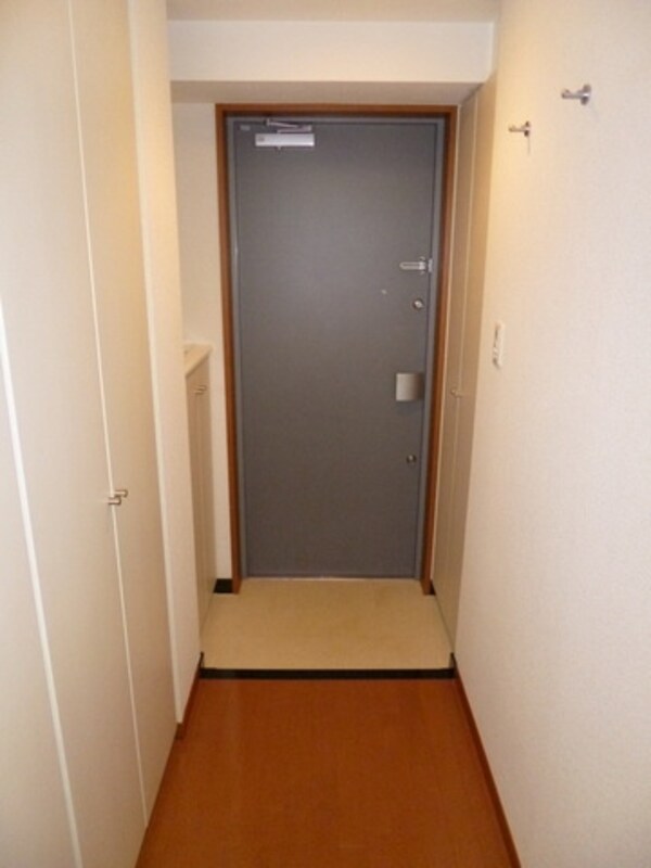 玄関(★シューズＢＯＸ付で玄関も広々★)