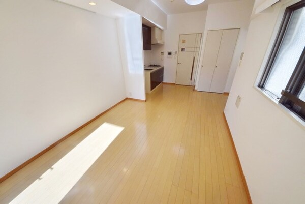 その他室内・内装(広々とした11.7帖洋室)