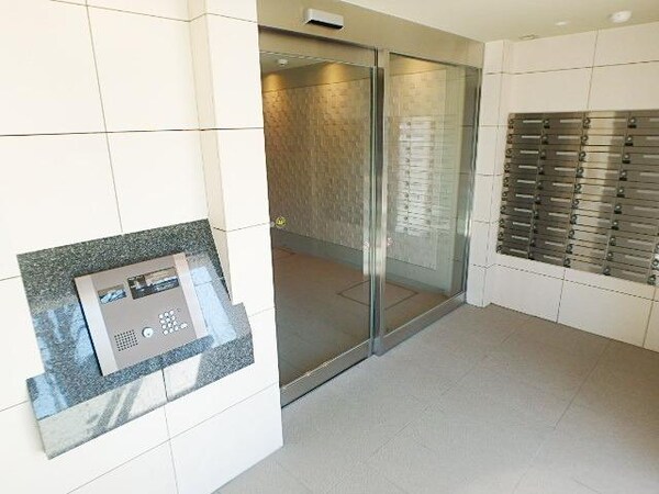 ロビー(オートロック完備)