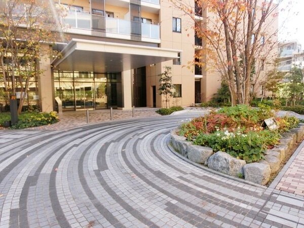 エントランス(★エントランススペース・車も乗り入れできます★)