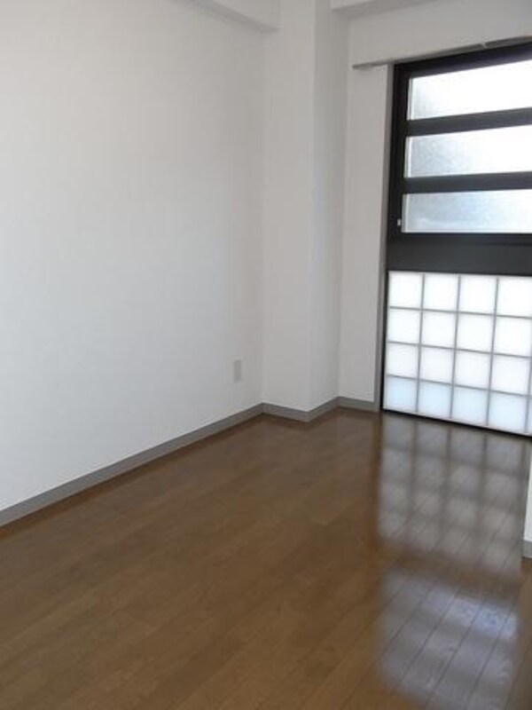 リビング・居室(約4.3帖の居室)