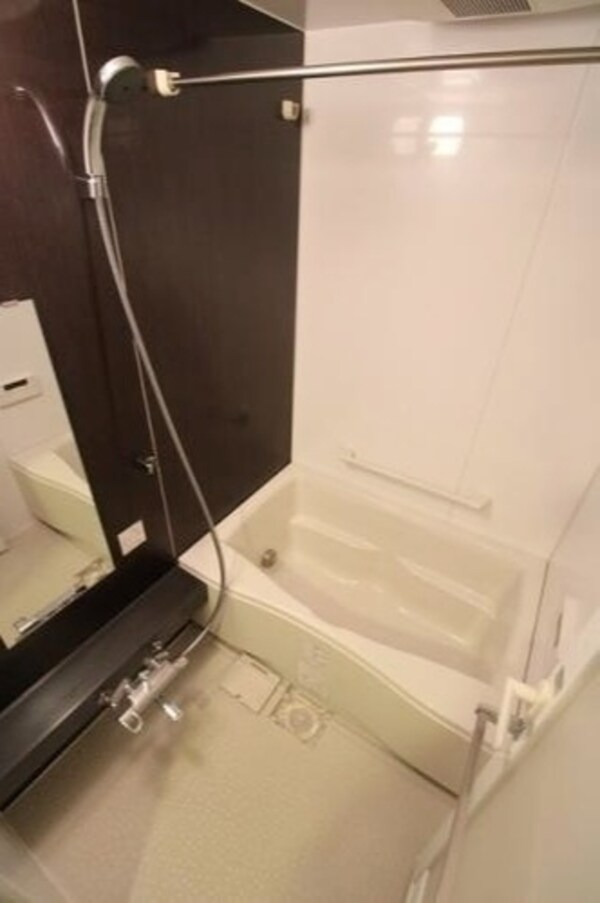 バス／シャワールーム等(※他号室参考写真)