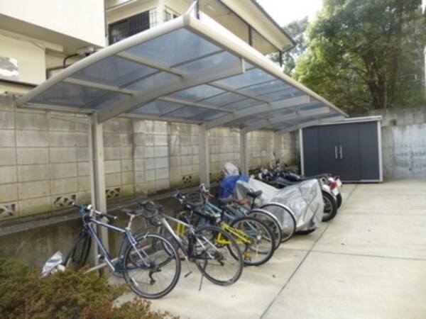 共有部分(屋根付き駐輪場)