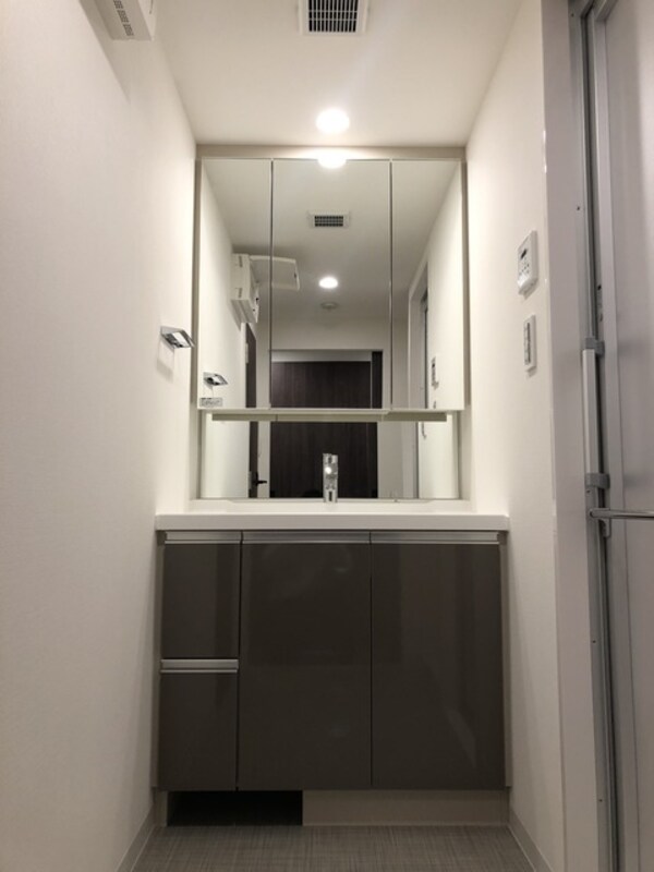 洗面(＊同施工参照)