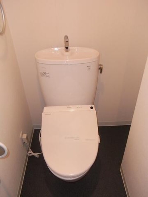 トイレ(温水洗浄機付き便座)