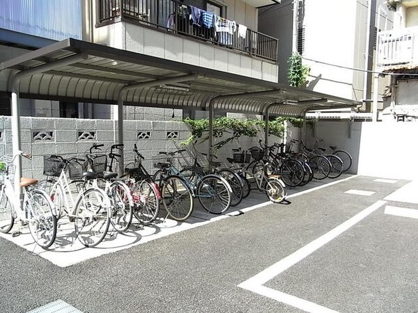 共有部分(敷地内の屋根付き駐輪場)