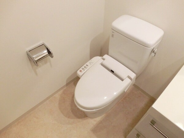 トイレ(お部屋探しは株式会社　タウンハウジング　までお気軽にお問合…)