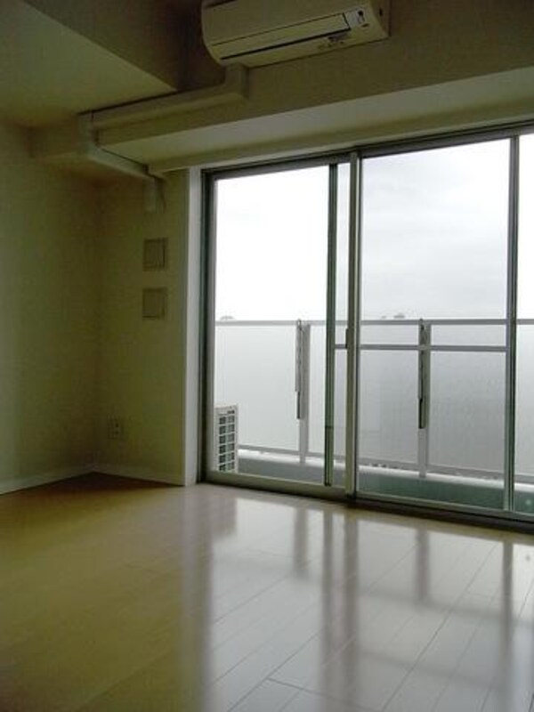 その他室内・内装(白が基調の明るいフローリング仕上げ)