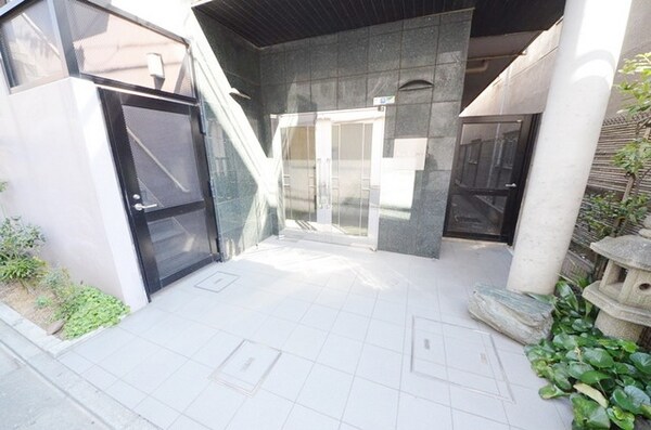 エントランス(★駅まで徒歩3分★)