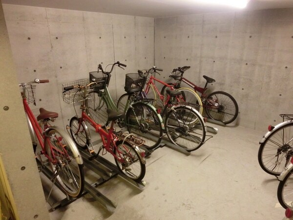 共有部分(屋内駐輪場)