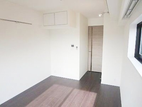 寝室(★洋室(床の色はホワイトタイプとブラックタイプがございます…)