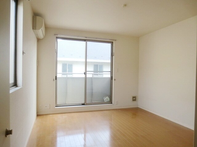 物件内観写真2　(★居室★)