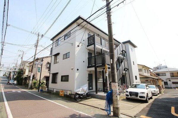 外観(☆のどかで静かな住宅街に佇む建物です。陽を遮る建物も周りに…)