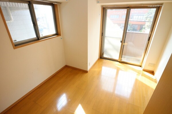 リビング・居室(☆二面採光の明るく風通しの良いお部屋です☆)