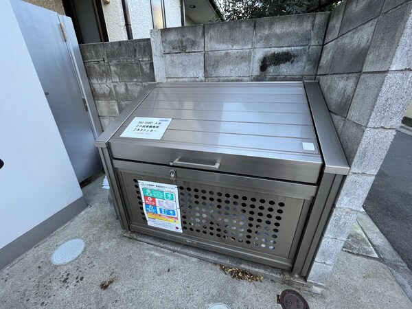 設備(ゴミストッカー)