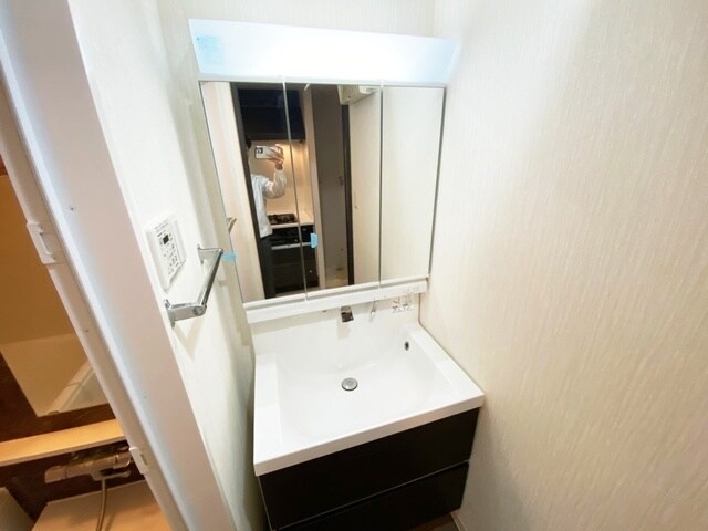 物件内観写真7　(洗面化粧台)