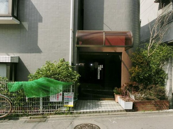 エントランス(★商店街沿いのマンションです★)