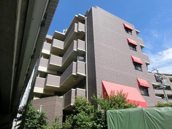 外観(★タイル貼りのおしゃれな外観・設備充実のマンションです★)