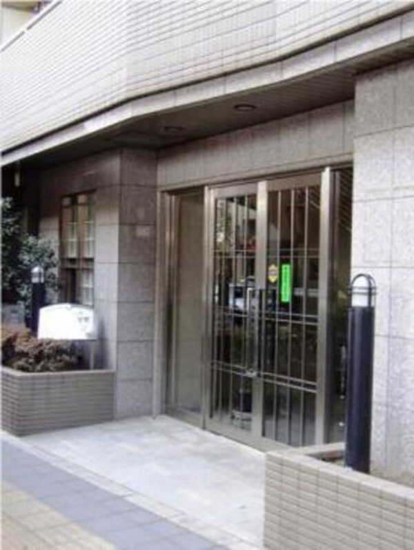 エントランス(部屋探しは株式会社　タウンハウジング　までお気軽にお問合せ…)