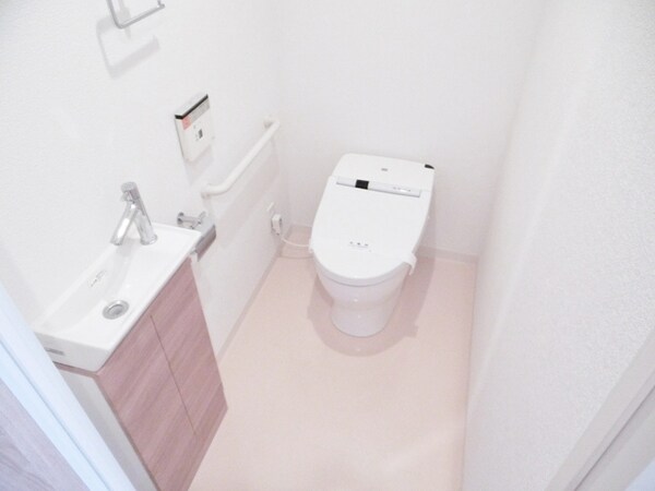 トイレ(お部屋探しは株式会社　タウンハウジング　までお気軽にお問合…)