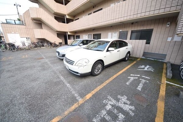 駐車場(★敷地内駐車場のご利用もお気軽にご相談ください★)