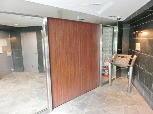 エントランス(部屋探しは株式会社　タウンハウジング　までお気軽にお問合せ…)