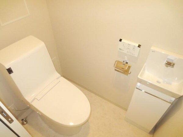 トイレ(お部屋探しは株式会社　タウンハウジング　までお気軽にお問合…)
