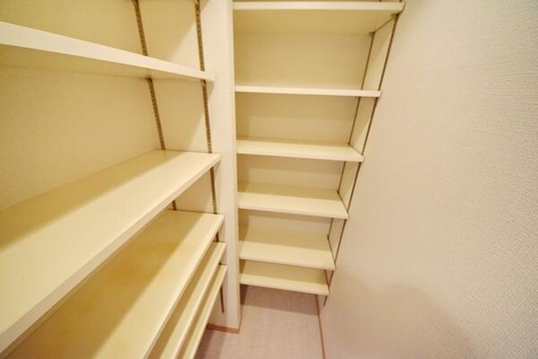 設備(★シューズインクローゼットで靴もたっぷり収納できます★)