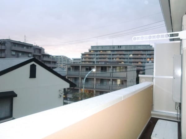 バルコニー(★洗濯物も外に干せます★)