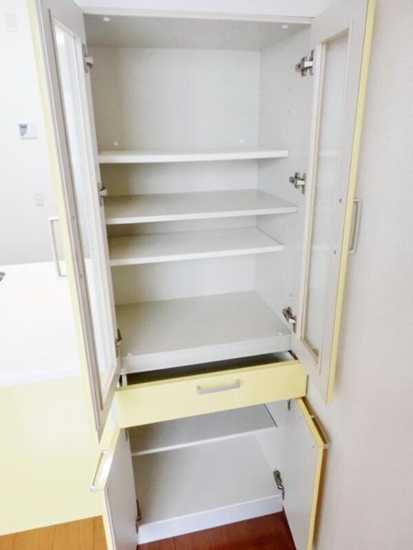 設備(★カウンターキッチン前の収納です★)