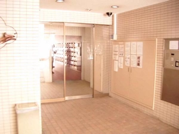 エントランス(部屋探しは株式会社　タウンハウジング　までお気軽にお問合せ…)