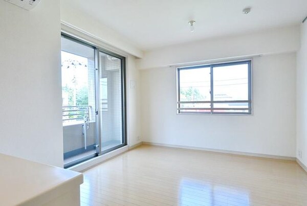 リビング・居室(★リビングは光が２面から入ります★)