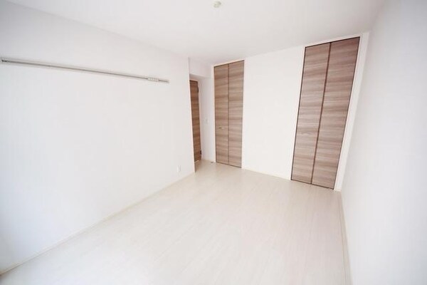 その他(★6.2帖洋室を窓側から見た画像です★)