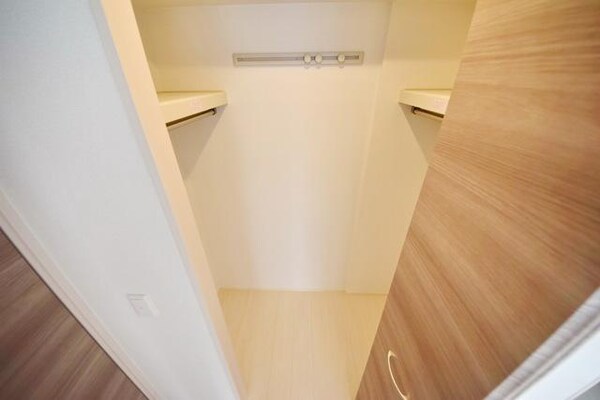 収納(★洋室のウオークインクローゼットです★)