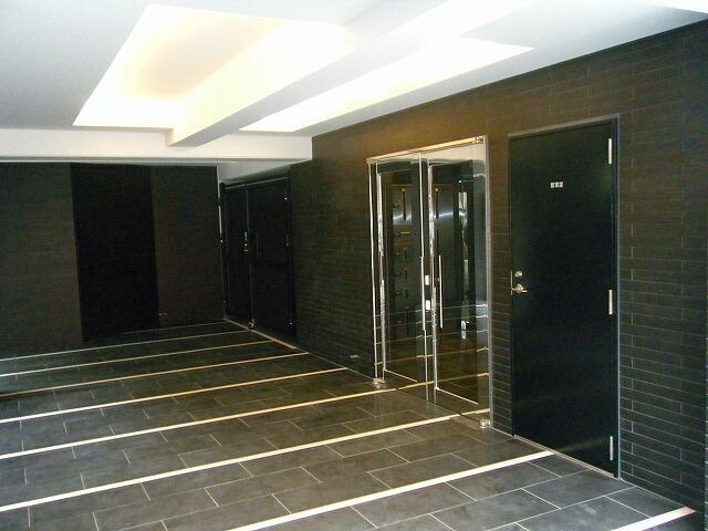 物件内観写真18　(スタイリッシュなエントランス)