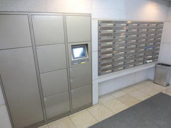 エントランス(★宅配ボックス完備★)