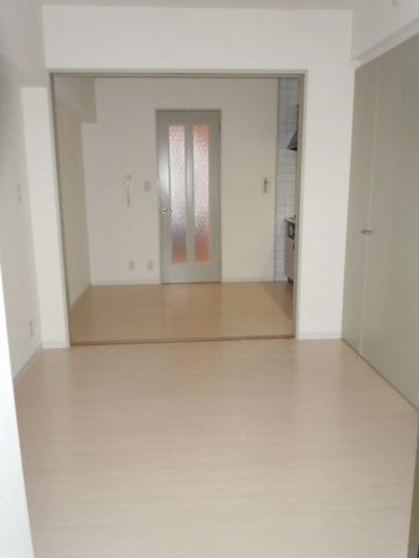 その他室内・内装(★居室、ダイニングともに正方形タイプのスッキリとした造りの…)