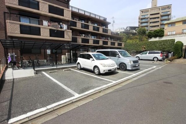 駐車場(★５～１０台ぐらいおける広めの駐車場★)