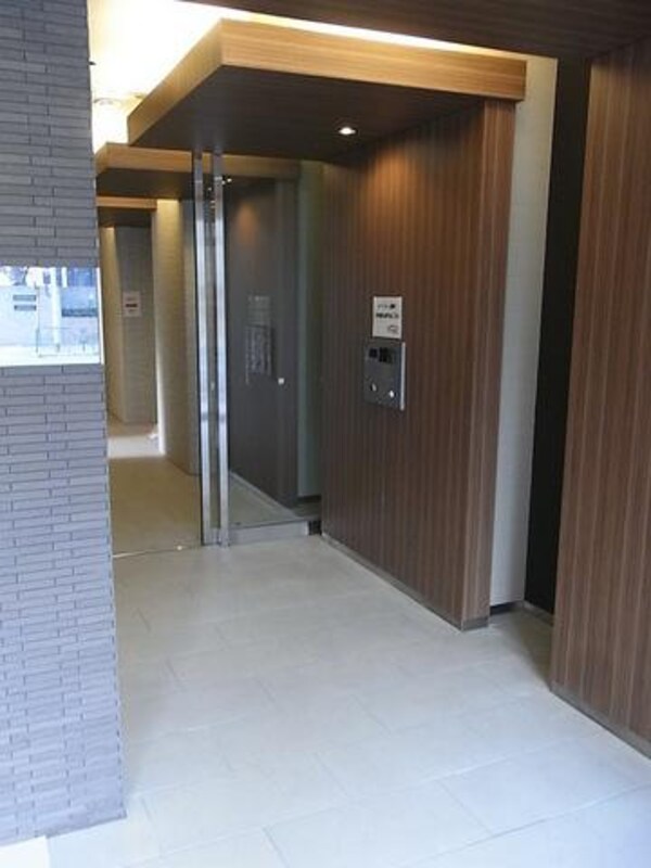 エントランス(ＴＶモニターオートロックで安心感も高まりますね！)