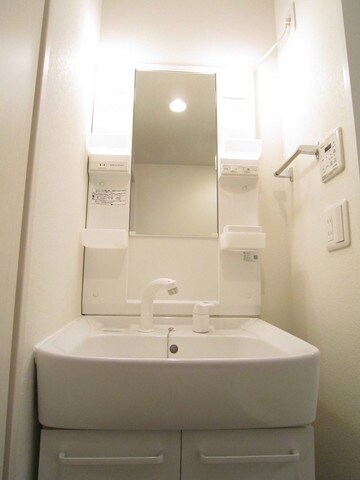 物件内観写真5　(☆やっぱり嬉しい独立洗面台♪)