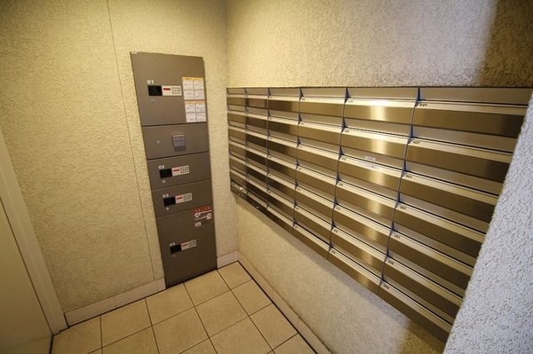 エントランス(★便利な宅配ＢＯＸございます★)