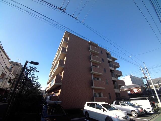 物件外観写真1　(2002年築)