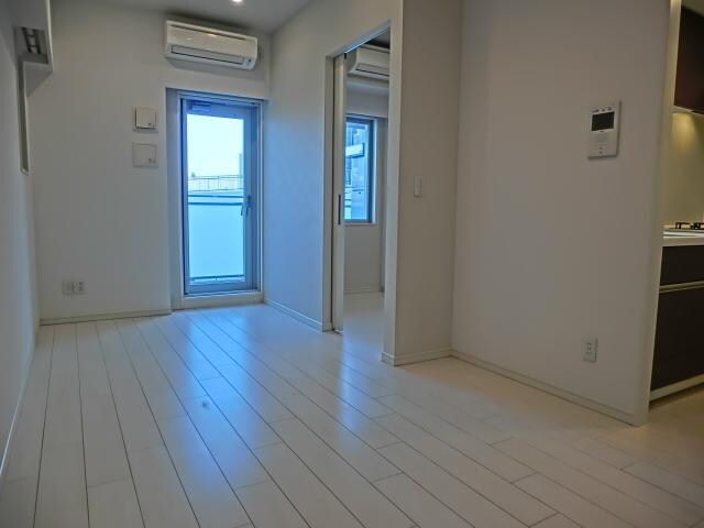 物件内観写真2　(シックモダンな内装)