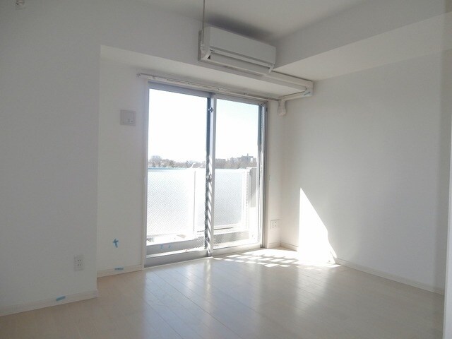 物件内観写真2　(☆南向きの明るいお部屋☆)